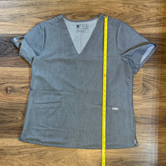 FIGS Scrub Top Women’s Size Large Gray Medical Uniform V-Neck Workwear - Picture 5 of 6